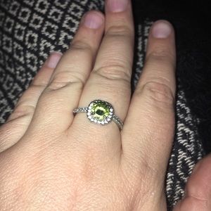 Ring, fragrant jewels ring peridot color